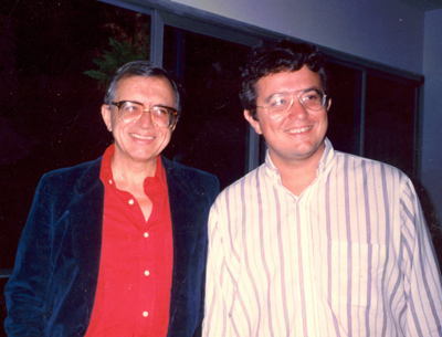 Roberto com o pai na rua Samba�ba em 1982